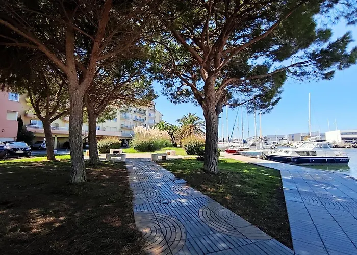 Magnifique T2 Au Calme Avec Superbe Vue Sur Le Port *